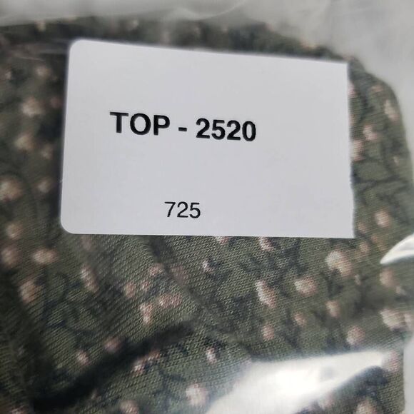 Daytrip XL Green Floral Long Sleeve Blouse Keyhole Neck Stretch Hem - Picture 7 of 7